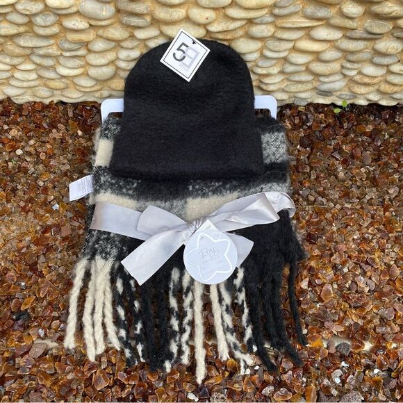 Bundle of Black/Cream Toby Scarf & 5B Black Beanie. NWT - Picture 2 of 11